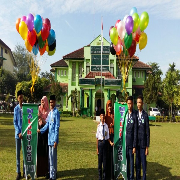 Hari Pertama Masuk Sekolah, Labschool UIN SU Medan Sambut Siswa/i Baru