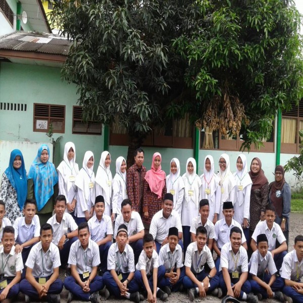 Hilangkan Budaya Corat Coret, Siswa/i MTs Laboratorium UIN SU Tradisikan Bersalaman